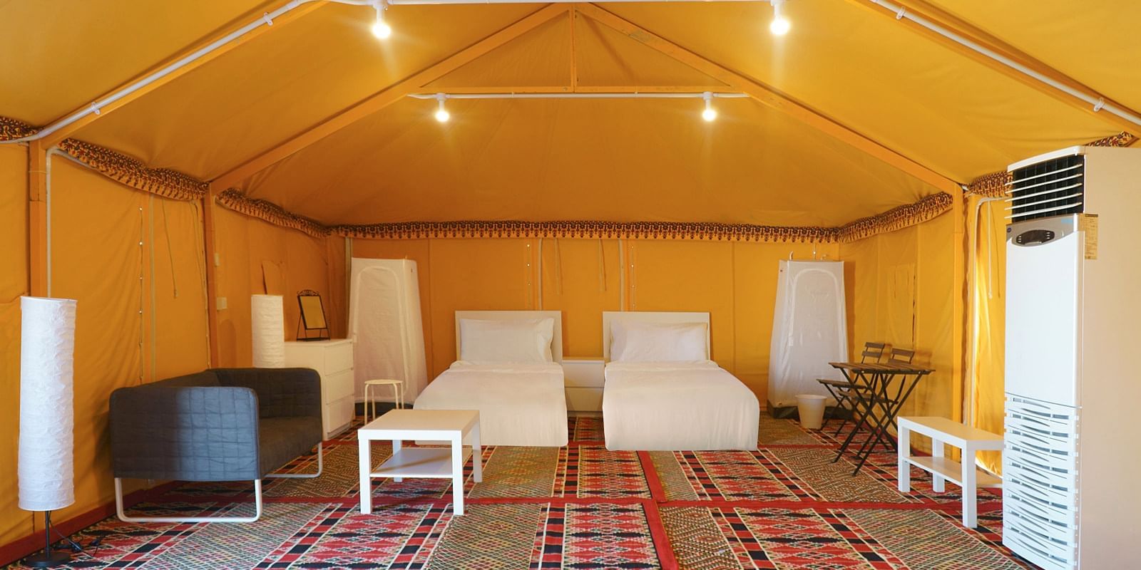 Bên trong chiếc lều đầy đủ tiện nghi dành cho du khách tới Qatar